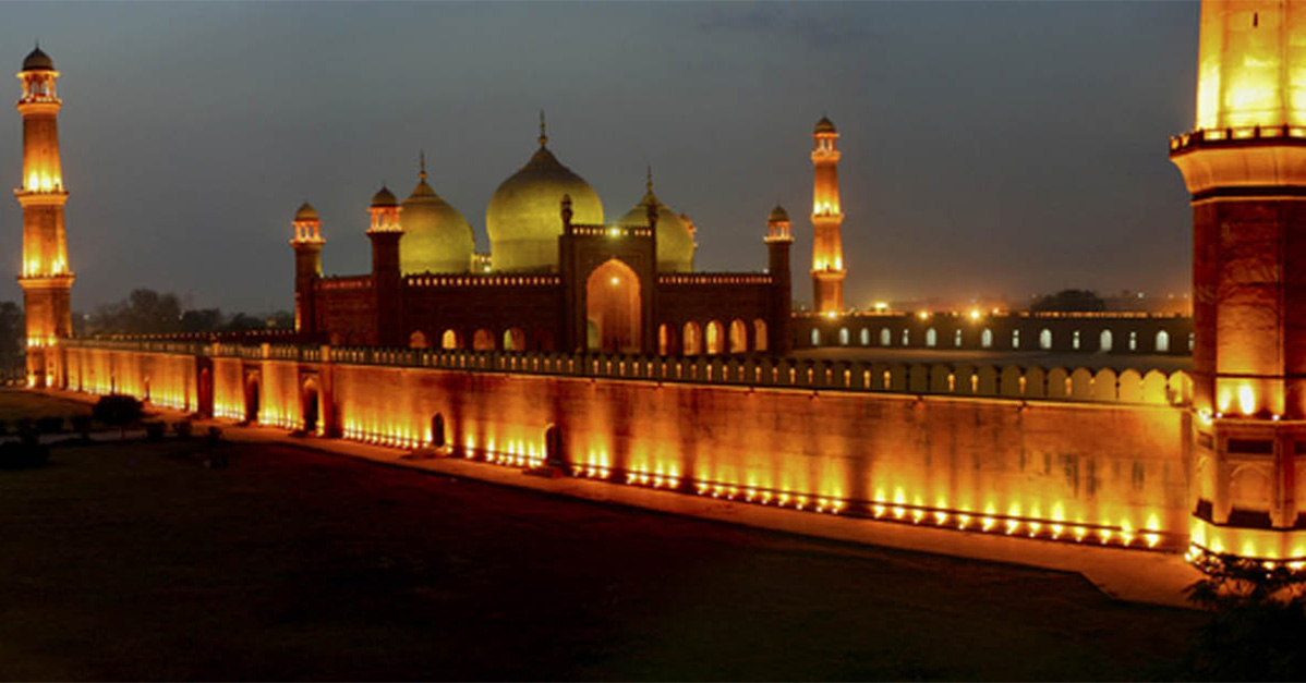 Here’s Why Badshahi Mosque is a Wonder of Pakistan